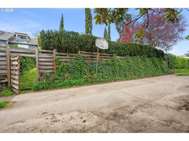 2223 OLIVE St, Eugene, OR 97401