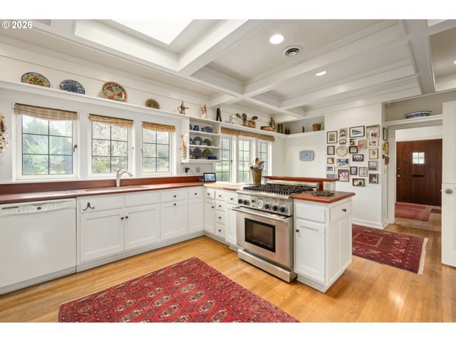 2223 OLIVE St, Eugene, OR 97401