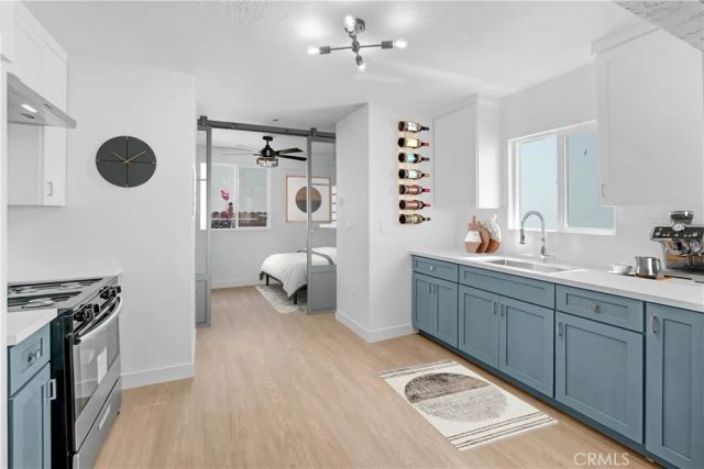 5928 S Hoover Street, Los Angeles, CA 90044