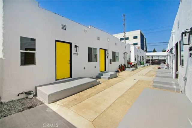 5928 S Hoover Street, Los Angeles, CA 90044