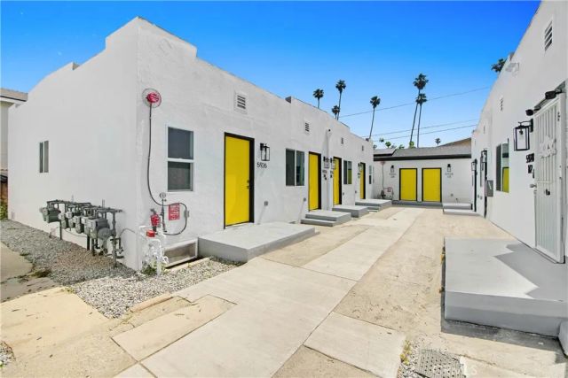 5928 S Hoover Street, Los Angeles, CA 90044