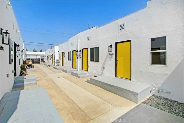 5928 S Hoover Street, Los Angeles, CA 90044