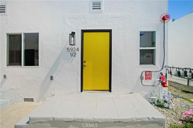 5928 S Hoover Street, Los Angeles, CA 90044
