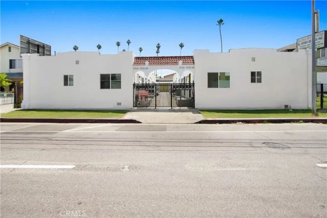 5928 S Hoover Street, Los Angeles, CA 90044