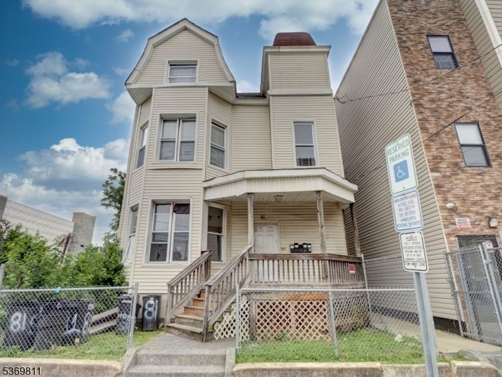 81 Auburn St, Paterson City, NJ 07501