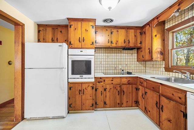11 Lillian, Acton, MA 01720