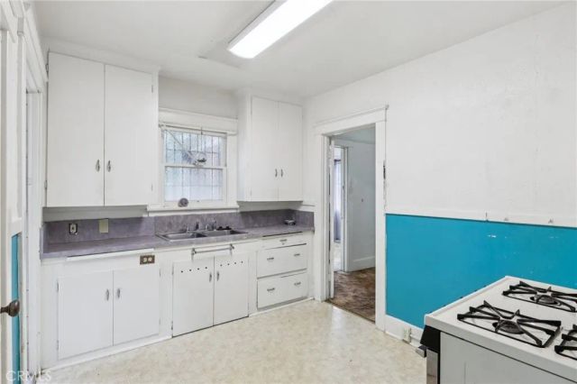 220 S State Street, Hemet, CA 92543