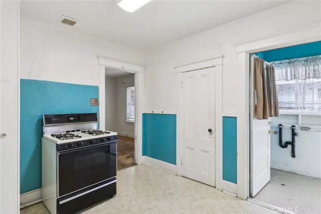 220 S State Street, Hemet, CA 92543