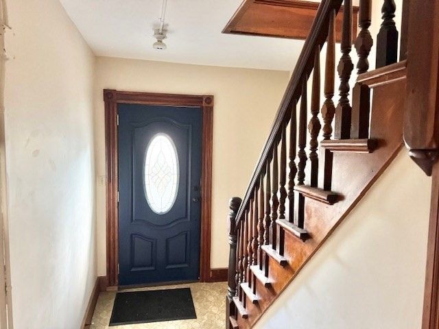 38 Mount Pleasant St, North Brookfield, MA 01535