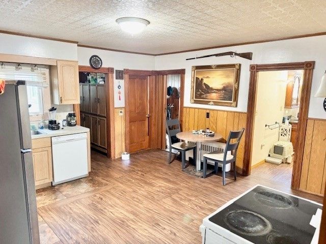 38 Mount Pleasant St, North Brookfield, MA 01535