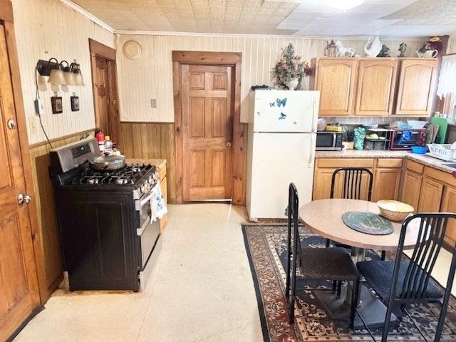 38 Mount Pleasant St, North Brookfield, MA 01535