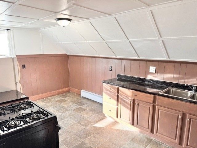 38 Mount Pleasant St, North Brookfield, MA 01535