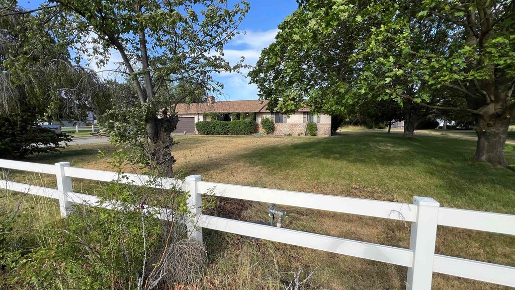 3520 N Arden Rd, Otis Orchards, WA 99027