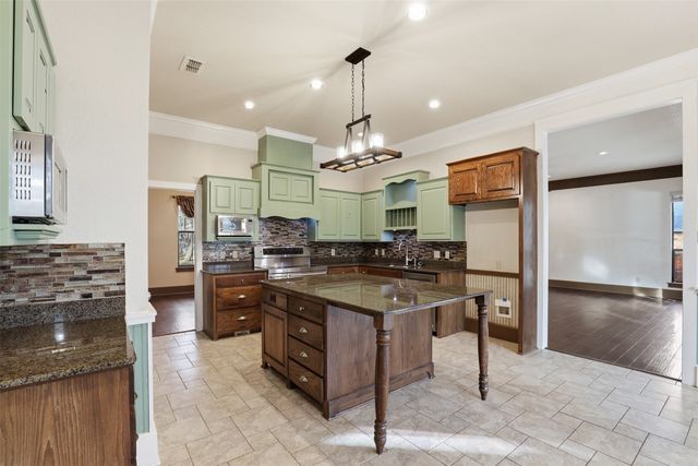 3806 Lakeshore Drive, Weatherford, TX 76087