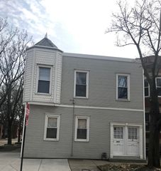 1901 W BARRY Avenue 2, Chicago, IL 60657