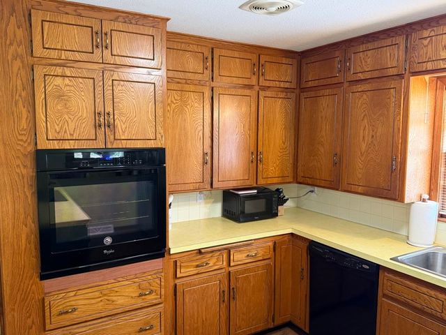1019 N Chipper Lane, Wichita, KS 67212