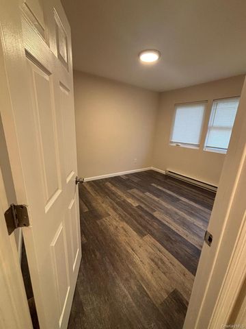 855 Meade Avenue, Bellport, NY 11713