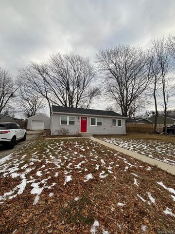 855 Meade Avenue, Bellport, NY 11713