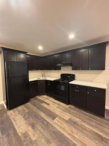 855 Meade Avenue, Bellport, NY 11713