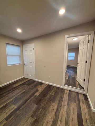 855 Meade Avenue, Bellport, NY 11713