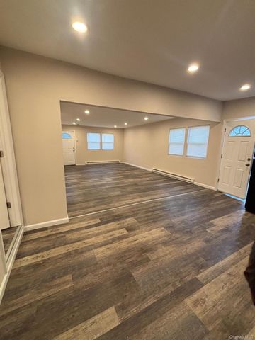 855 Meade Avenue, Bellport, NY 11713