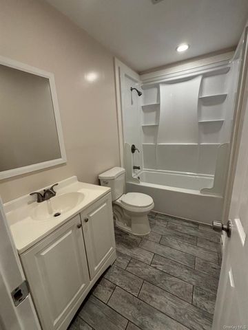 855 Meade Avenue, Bellport, NY 11713