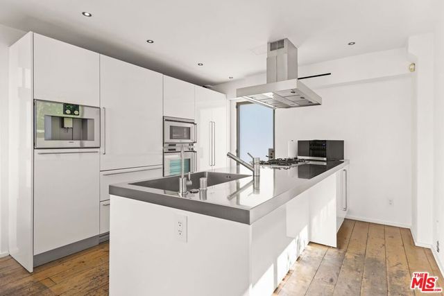 1719 Appian Way 5, Santa Monica, CA 90401