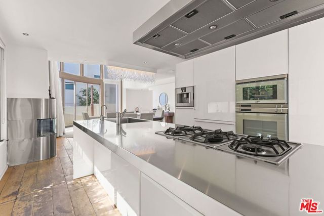 1719 Appian Way 5, Santa Monica, CA 90401