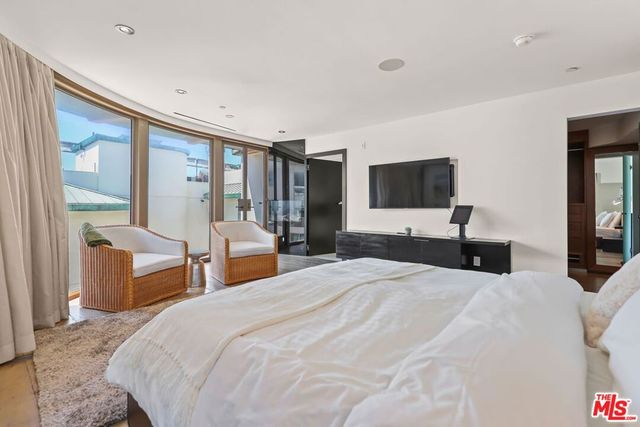 1719 Appian Way 5, Santa Monica, CA 90401