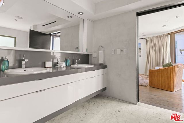 1719 Appian Way 5, Santa Monica, CA 90401