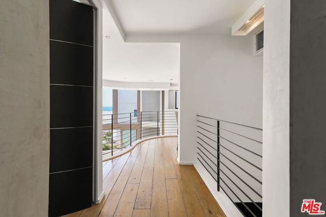 1719 Appian Way 5, Santa Monica, CA 90401