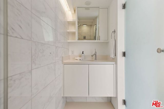 1719 Appian Way 5, Santa Monica, CA 90401