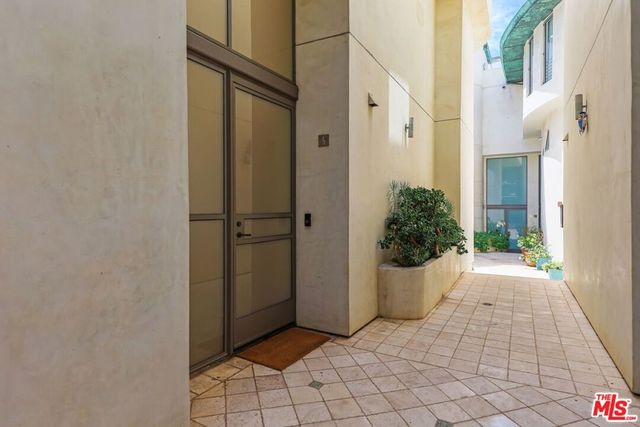 1719 Appian Way 5, Santa Monica, CA 90401