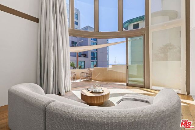 1719 Appian Way 5, Santa Monica, CA 90401