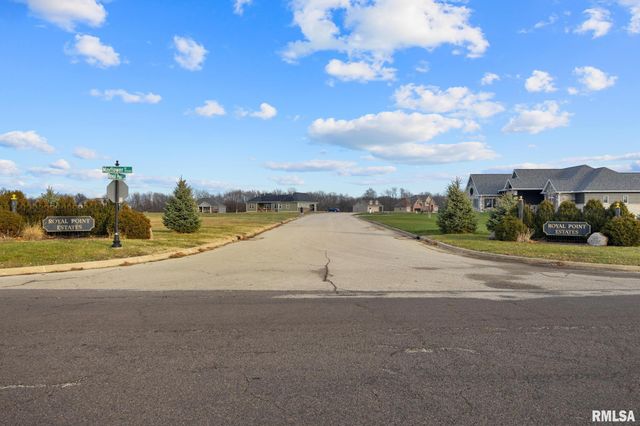 107 Lost Creek Court, Pekin, IL 61554