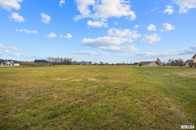 107 Lost Creek Court, Pekin, IL 61554