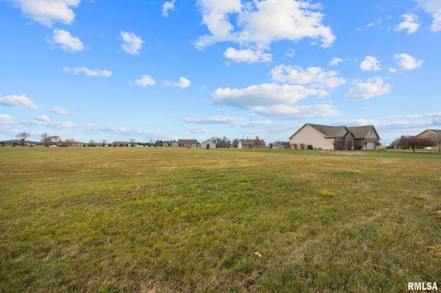 107 Lost Creek Court, Pekin, IL 61554