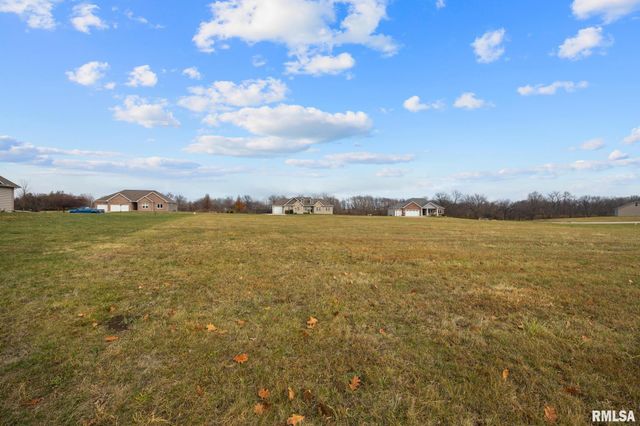 107 Lost Creek Court, Pekin, IL 61554