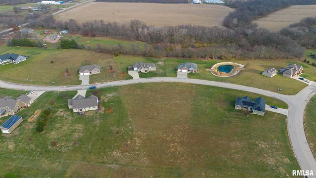 107 Lost Creek Court, Pekin, IL 61554