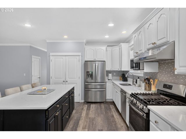 15213 Se PEBBLE BEACH Dr, Happy Valley, OR 97086