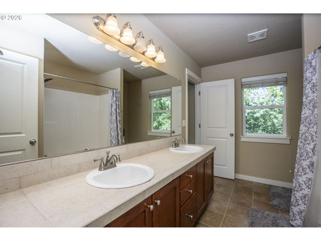 15213 Se PEBBLE BEACH Dr, Happy Valley, OR 97086