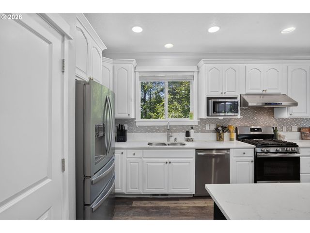 15213 Se PEBBLE BEACH Dr, Happy Valley, OR 97086