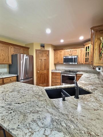 1811 W Village Lane, Springfield, MO 65807