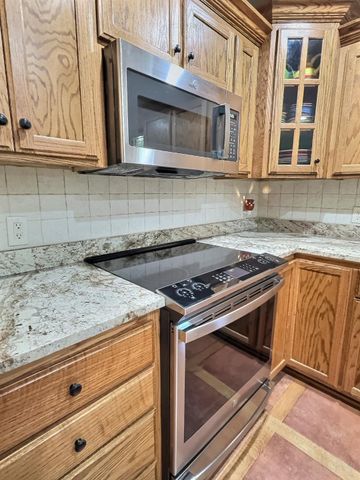 1811 W Village Lane, Springfield, MO 65807