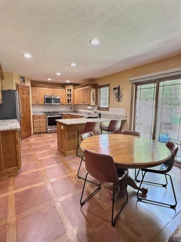 1811 W Village Lane, Springfield, MO 65807