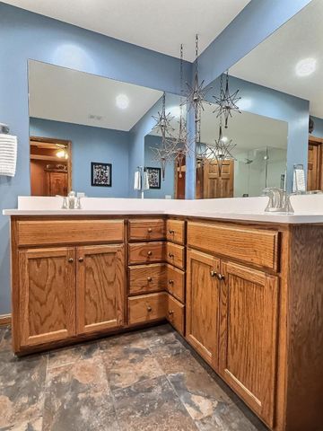 1811 W Village Lane, Springfield, MO 65807