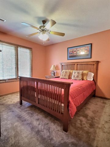 1811 W Village Lane, Springfield, MO 65807