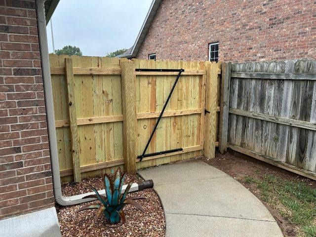 1811 W Village Lane, Springfield, MO 65807