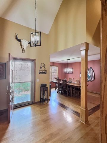 1811 W Village Lane, Springfield, MO 65807