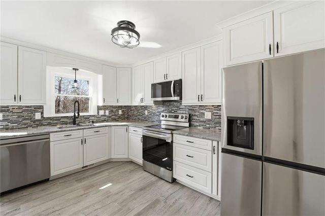 432 Barrel Way, Ball Ground, GA 30107